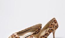 豹纹高跟鞋插马眼视频,一瞥马眼间的独特魅力