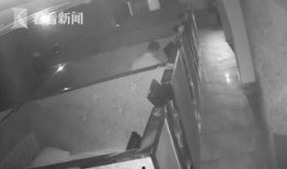 女人摸男人下部视频,女子抚摸男子私密部位视频引发热议